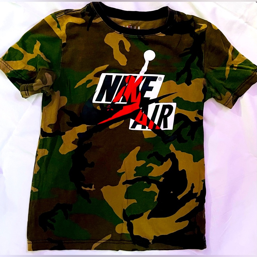 Boys (L) Nike Air Jordan Camo T-shirt